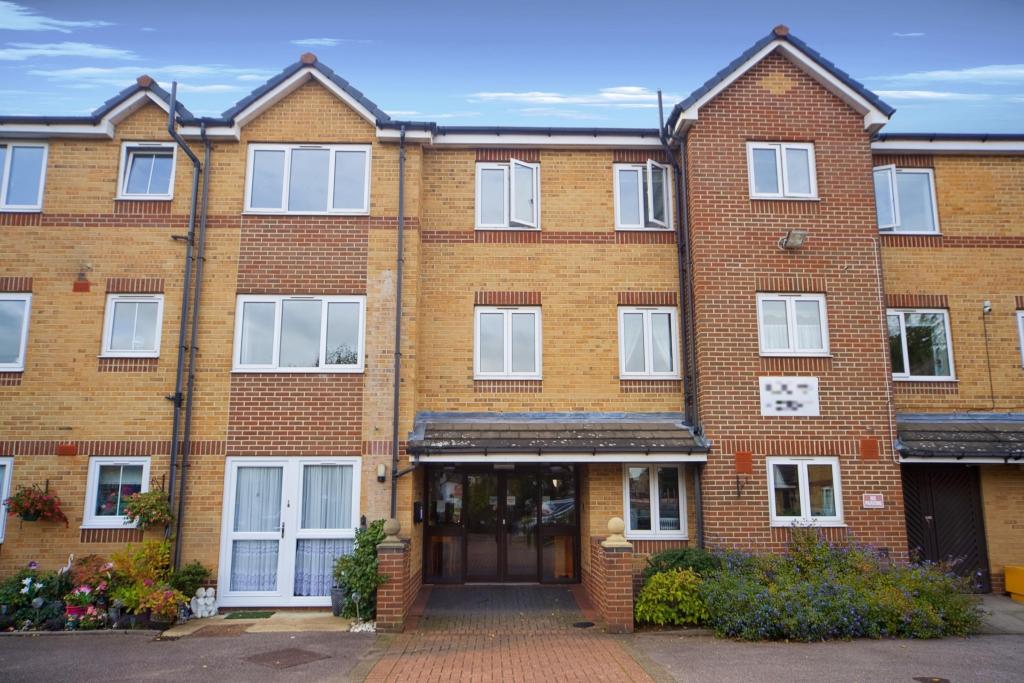 1 bedroom flat for sale in Acorn Court, Waltham Cross, Cheshunt