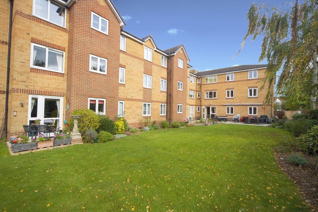 1 bedroom flat for sale in Acorn Court, Waltham Cross, Cheshunt