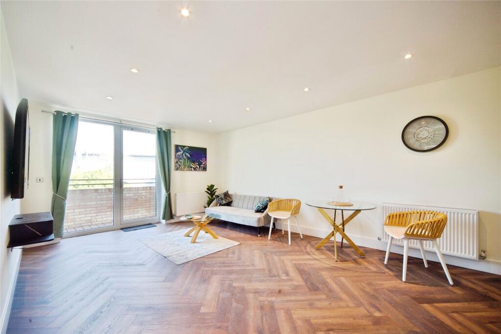 Main image of property: Parkside, Waltham Cross, EN8