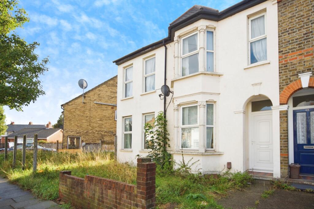 4 bedroom end of terrace house