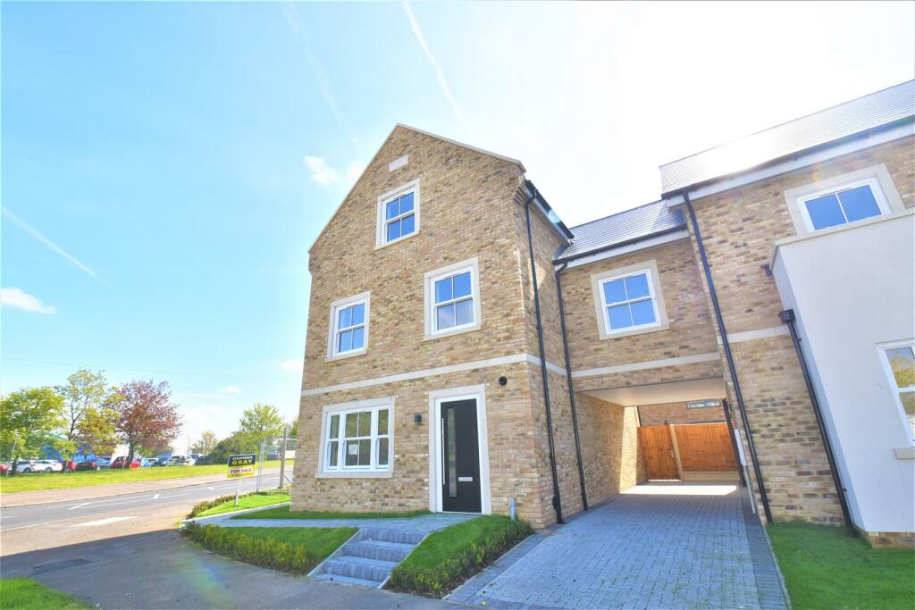 4 bedroom link detached house for sale in Artillery Place, New Garrison