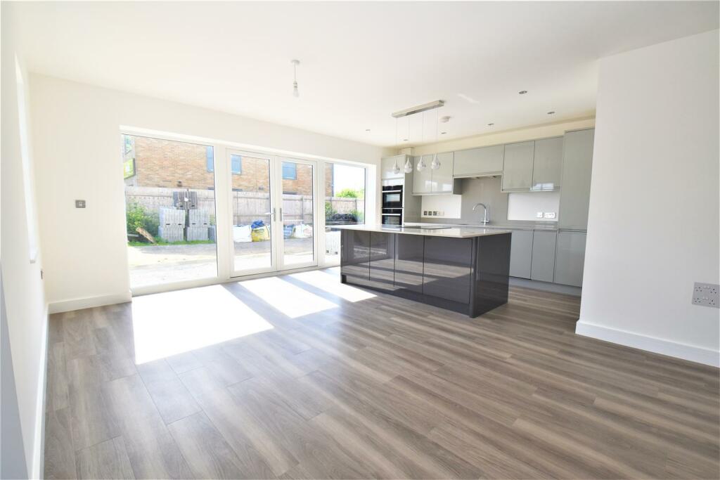 4 bedroom link detached house for sale in Artillery Place, New Garrison