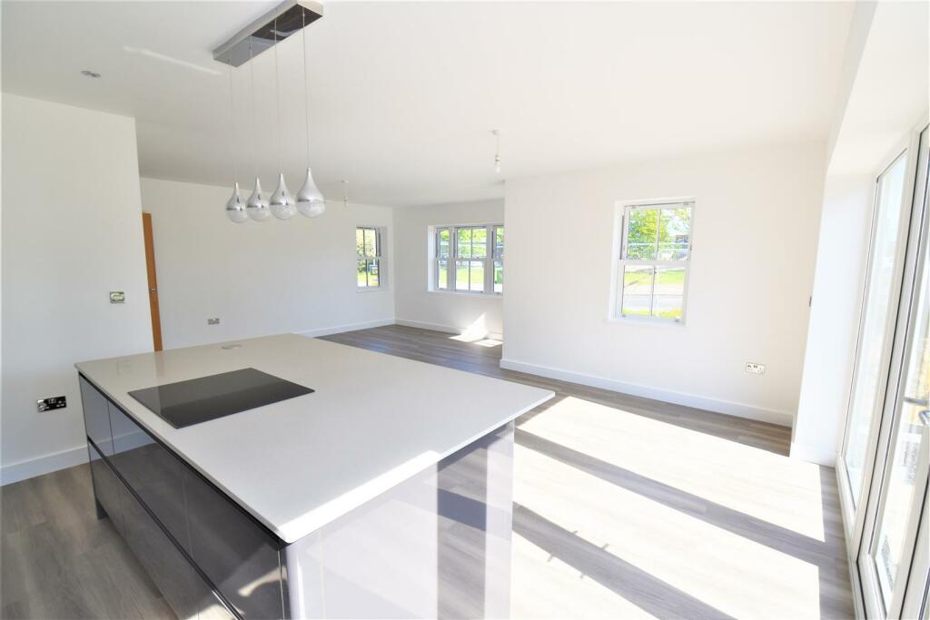 4 bedroom link detached house for sale in Artillery Place, New Garrison