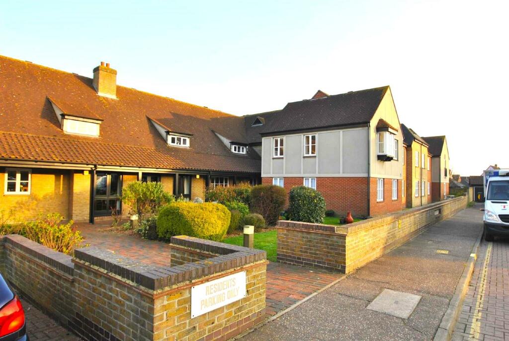 1 bedroom retirement property for sale in Lucam Lodge, Rochford, SS4