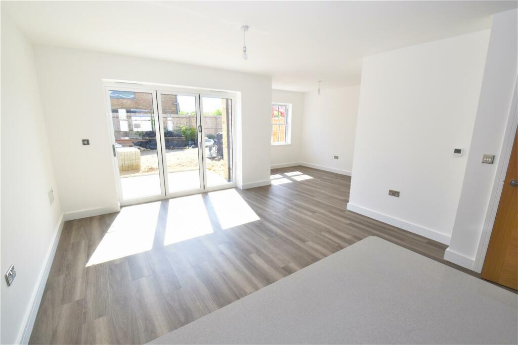 4 bedroom link detached house for sale in Artillery Place, New Garrison