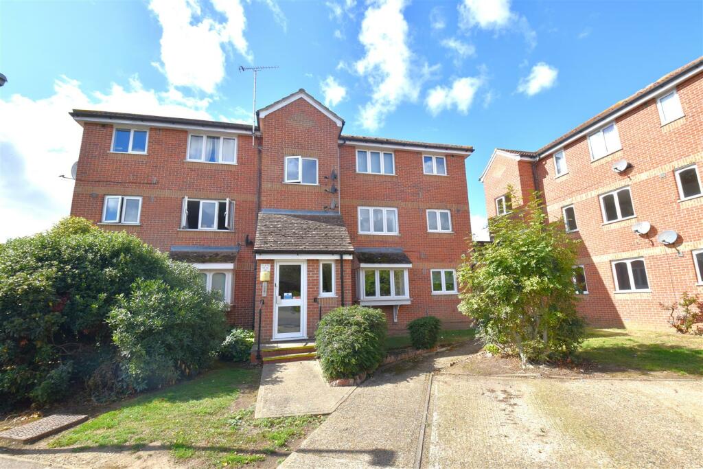 Main image of property: Lesney Gardens, Rochford