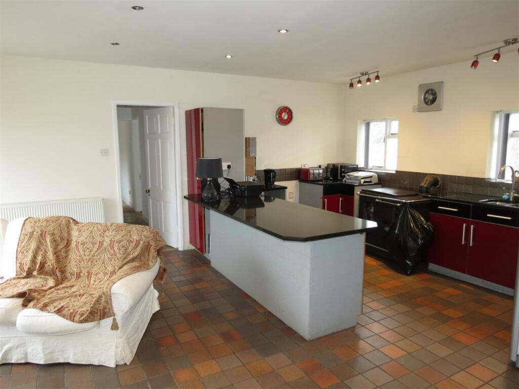 4 bedroom detached house for sale in Emstrey Lodge, Atcham, Shrewsbury, SY5