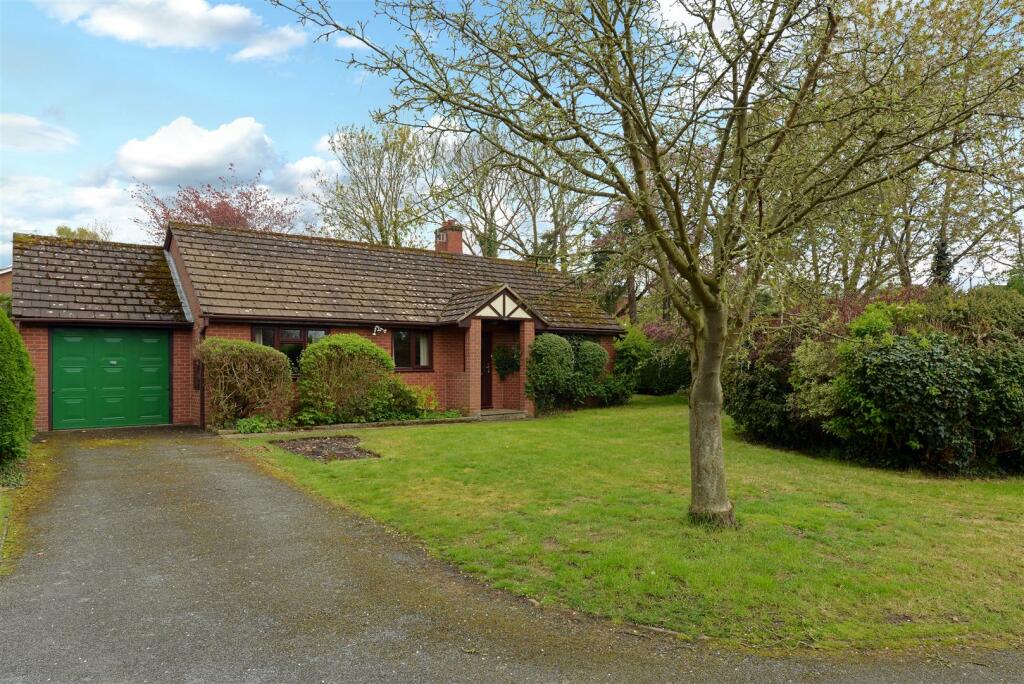 3 bedroom detached bungalow for sale in Brookside, Pontesbury