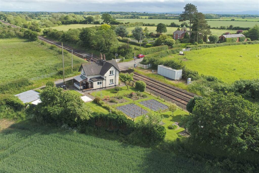 2 bedroom detached house for sale in Eyton Lane, Baschurch, Shrewsbury, SY4