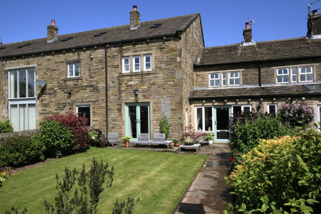 Main image of property: 4/5 Bedroom House for Sale -End ‘ole  9 Denholme House Farm Drive  Denholme  BD13 4AB