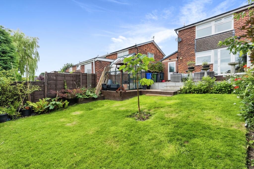 3 bedroom semidetached house for sale in Sandringham Avenue