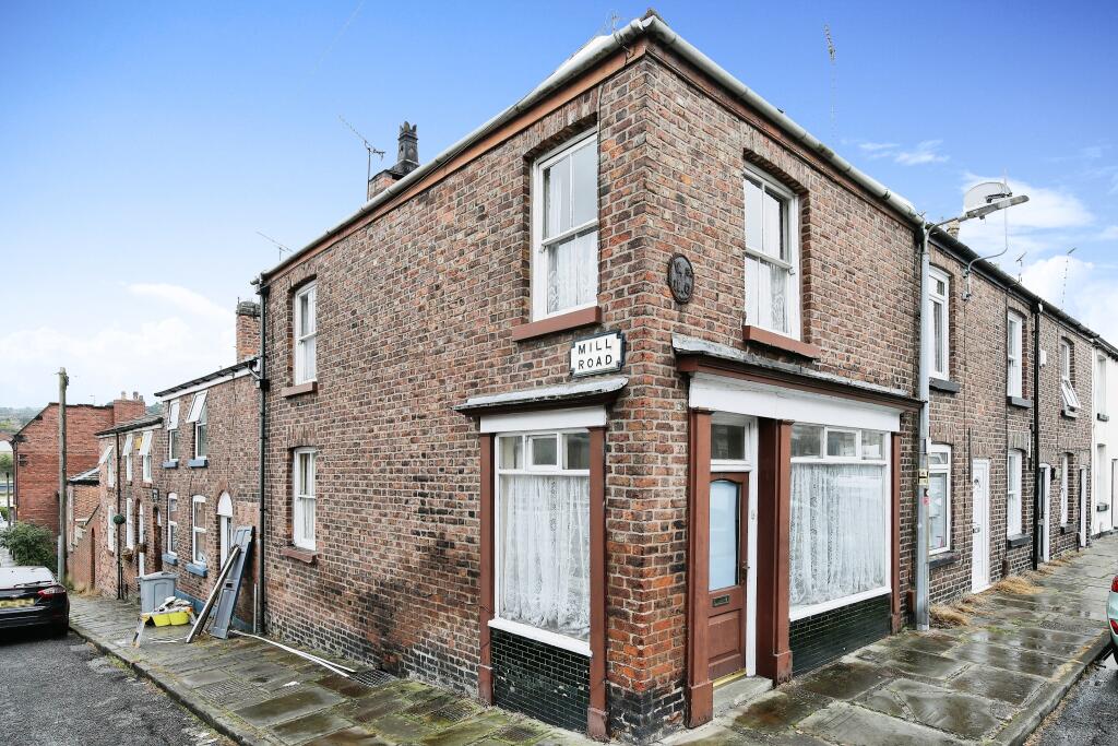 2 bedroom terraced house for sale in High Street, Macclesfield, SK11