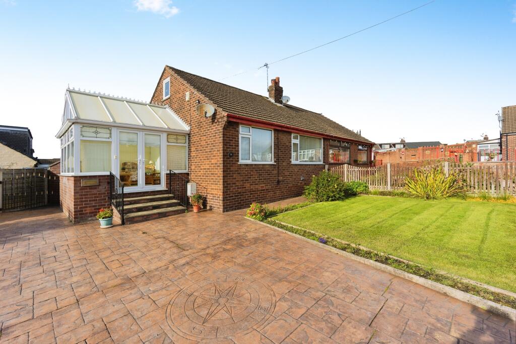 2 bedroom semidetached bungalow for sale in Westmorland Avenue