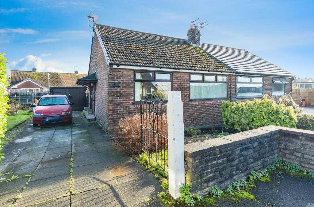 2 bedroom bungalow for sale in Westmorland Avenue, Dukinfield, SK16