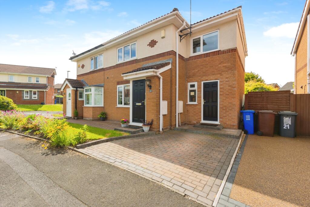 3 bedroom semidetached house for sale in Benedict Drive, Dukinfield, SK16