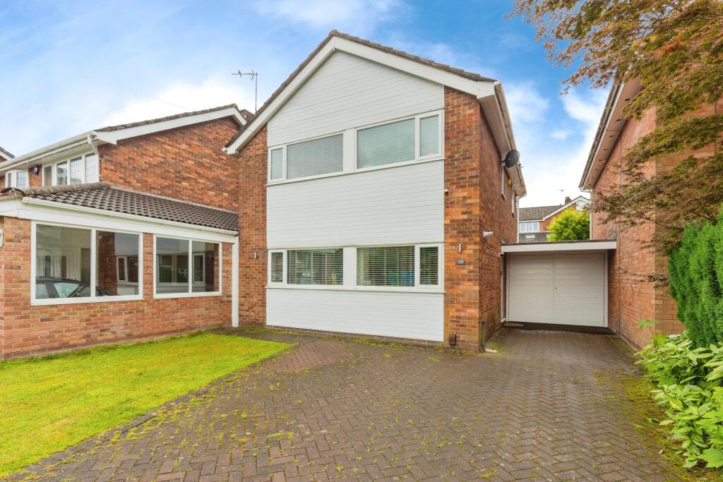 3 bedroom link detached house for sale in Lingfield Avenue, Stockport, SK7