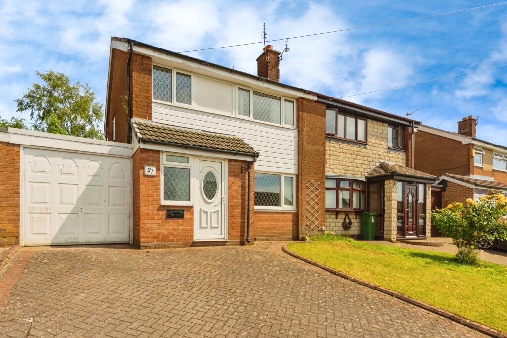 Main image of property: Sunbury Close, Dukinfield, SK16