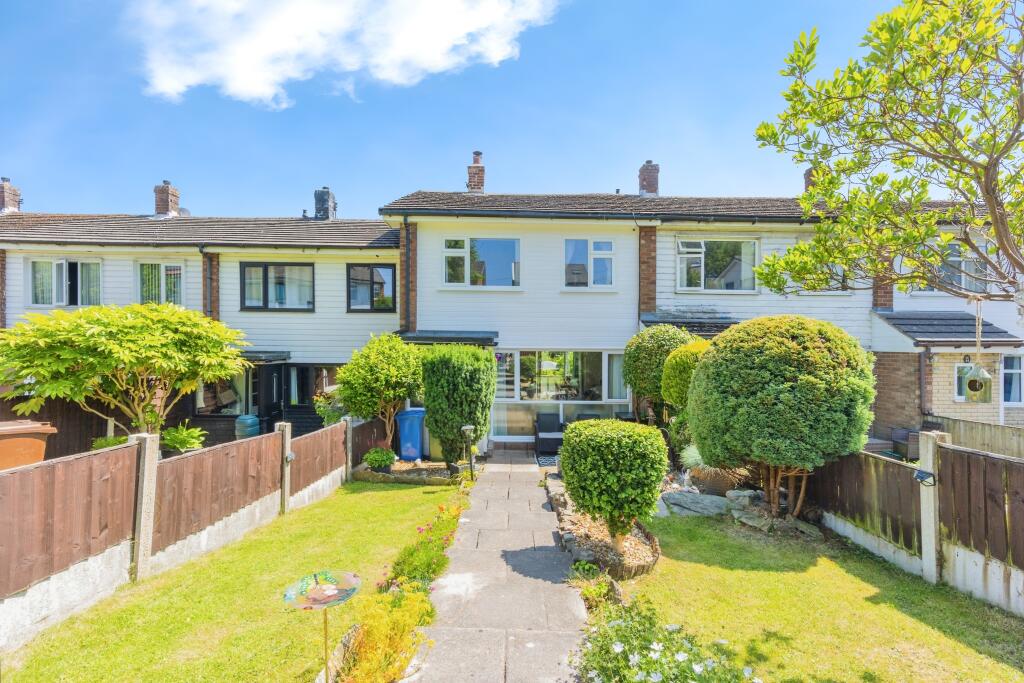 Main image of property: Moorfield Terrace, Hollingsworth, SK14