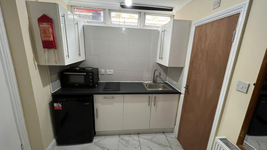 Main image of property: 85 Hammersmith Road, London, W14