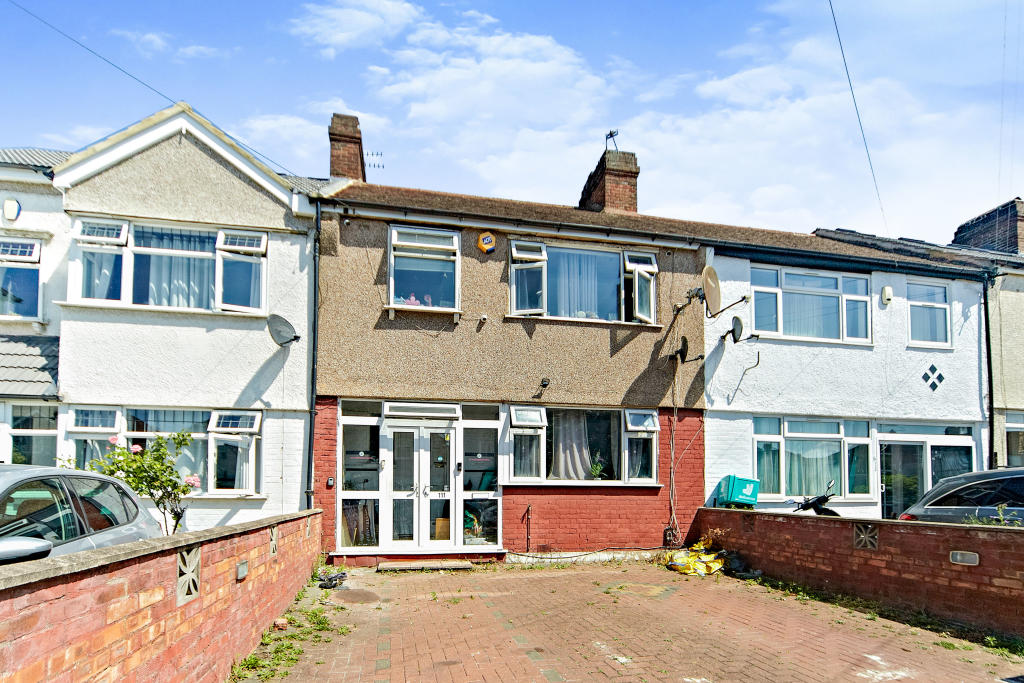 3 bedroom terraced house for sale in Windermere Road, London, SW16