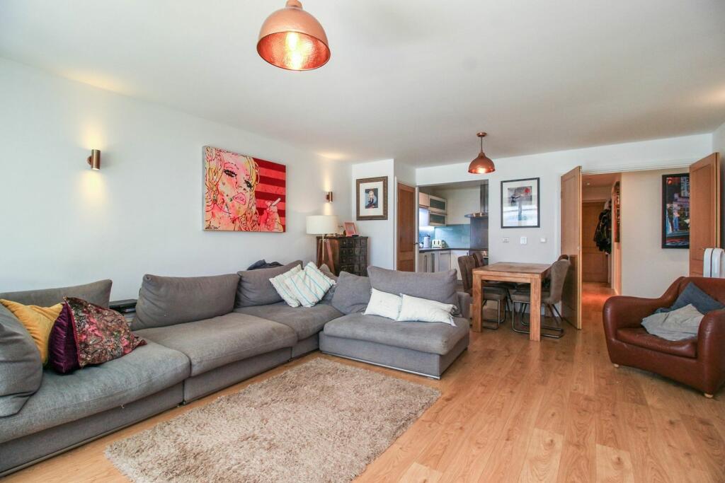 3 bedroom flat for sale in 7 Streatham High Road, Streatham, SW16