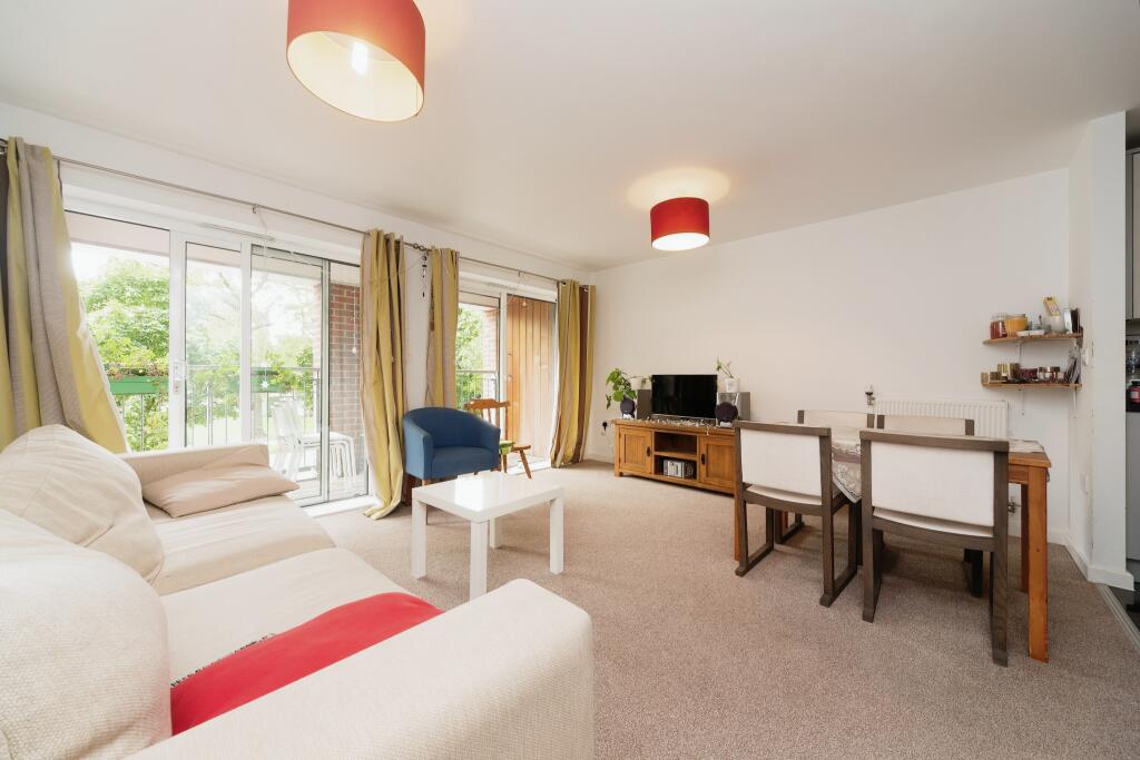 3 bedroom flat for sale in 7 Mullins Place, Clapham Park, SW4