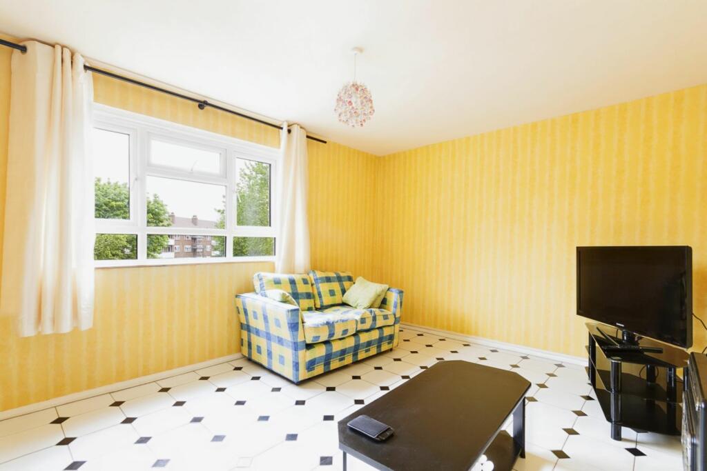 3 bedroom flat for sale in Gap Road, Wimbledon, SW19