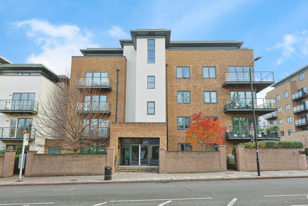 Main image of property: Flat 14/Sheen House 87 Roehampton Lane, London, SW15