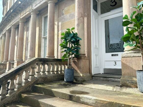 Main image of property: Garden Flat, 3 Crown Circus, Glasgow, G12 9HB