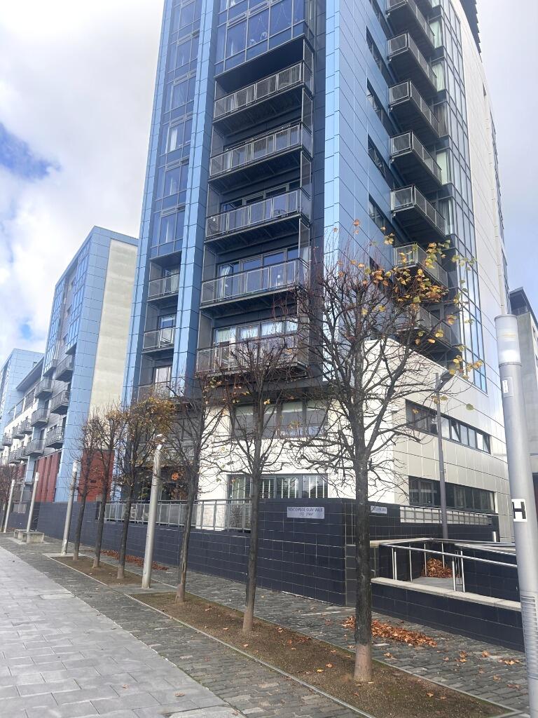 Main image of property: Flat 3/2 10 Castlebank Drive, Glasgow G11 6AD