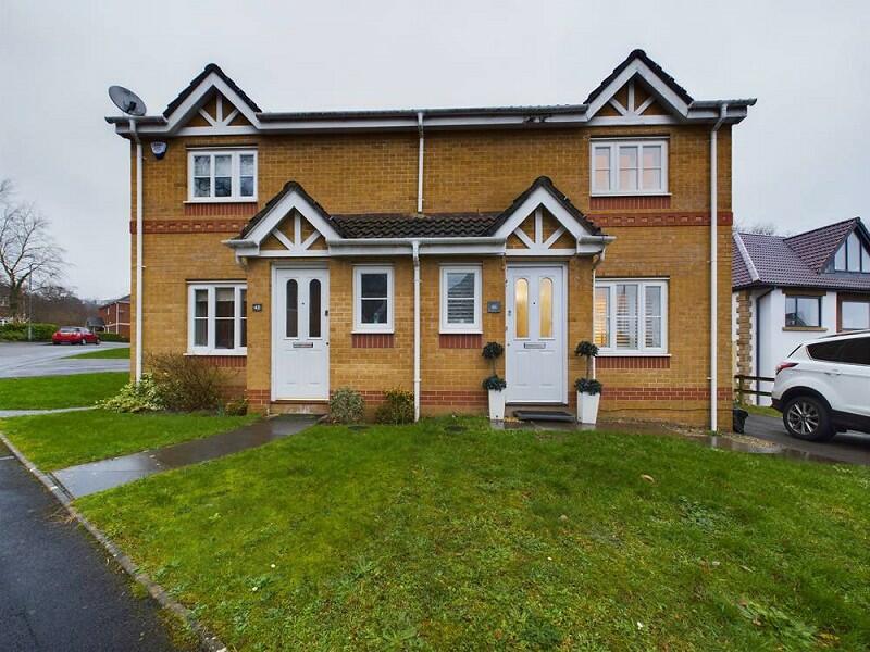 3 bedroom semi-detached house for sale in Woodruff Way, Thornhill, Cardiff. CF14