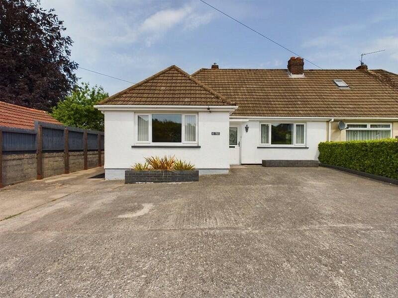 2 bedroom semi-detached bungalow for sale in Manor Close, Whitchurch , Cardiff. CF14 , CF14