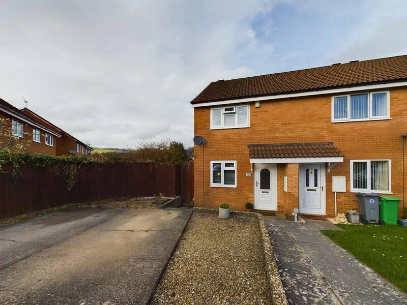 2 bedroom end of terrace house for sale in Cherry Down Close, Thornhill