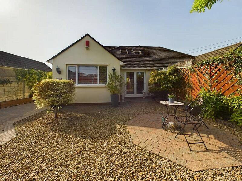 2 bedroom semi-detached bungalow for sale in Clos William, Rhiwbina, Cardiff . CF14