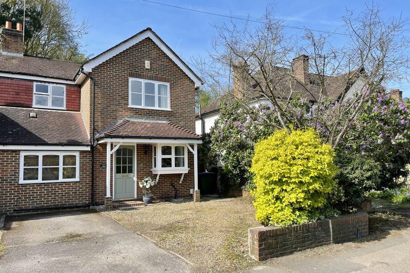3 bedroom semidetached house for sale in Common Road, Claygate, KT10