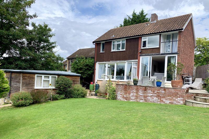 4 bedroom detached house for sale in Raymond Way, Claygate, KT10