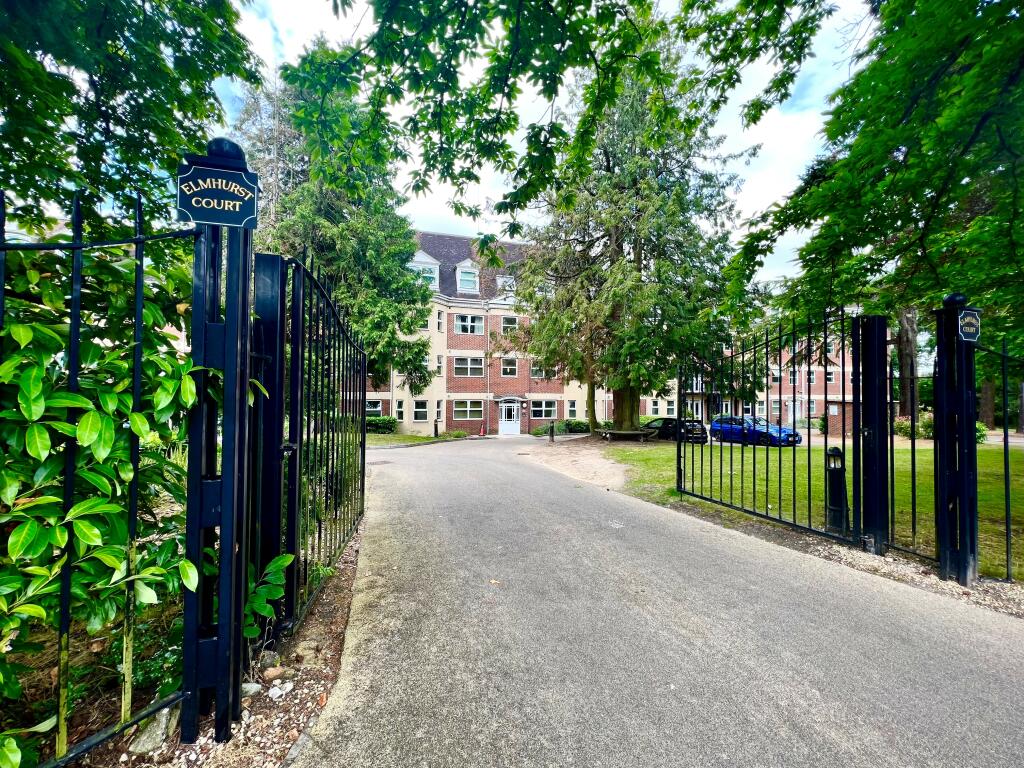 2 bedroom apartment for rent in Elmhurst Court, Heathcote Road