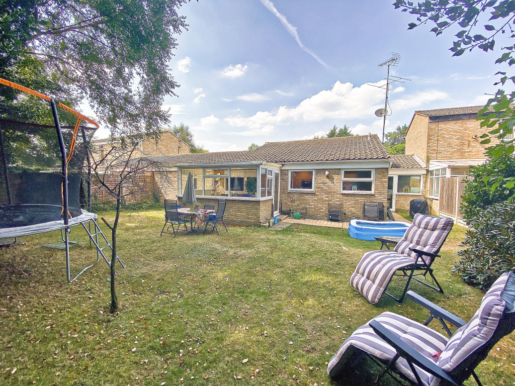 3 bedroom bungalow for rent in Verran Road, Camberley, GU15