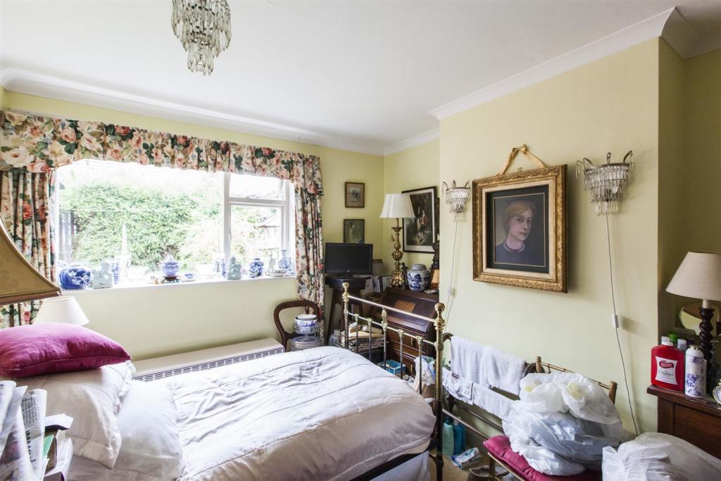 3 bedroom semidetached bungalow for sale in Tredgold Avenue, Bramhope