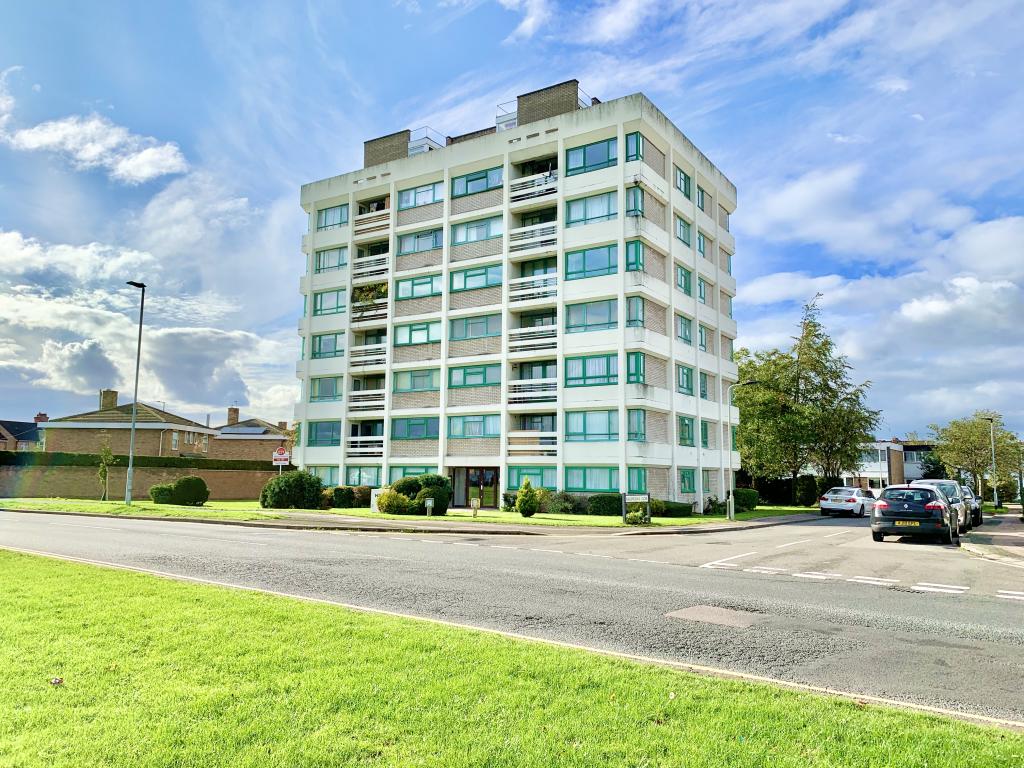 2 bedroom flat for rent in Heron Heights Bedford MK41