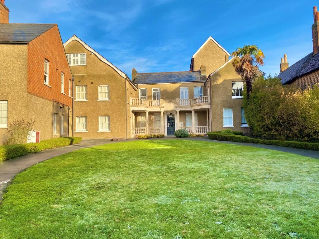 Main image of property: Wood Street, High Barnet, EN5