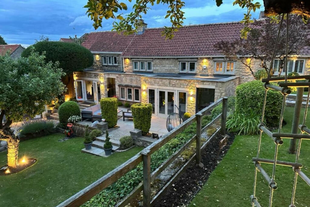 5 bedroom detached house for sale in Vicarage Lane, Bramham, LS23 6QG, LS23