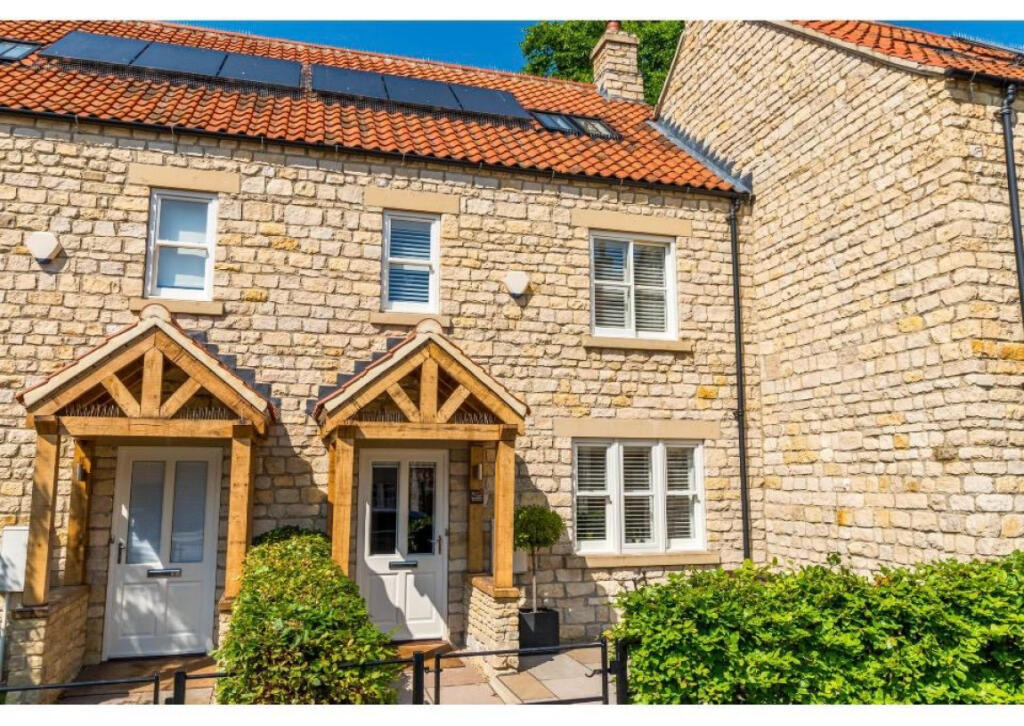 Main image of property: 7 Black Swan Yard, Helmsley, YO62 5ES