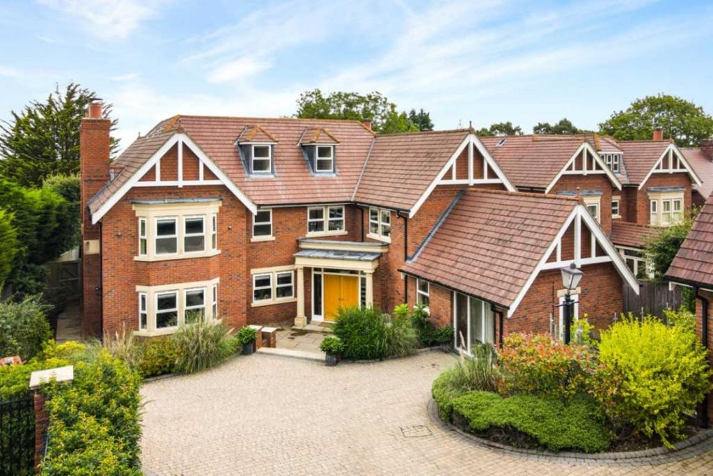6 bedroom detached house for sale in Crimple Manor, Walton Avenue