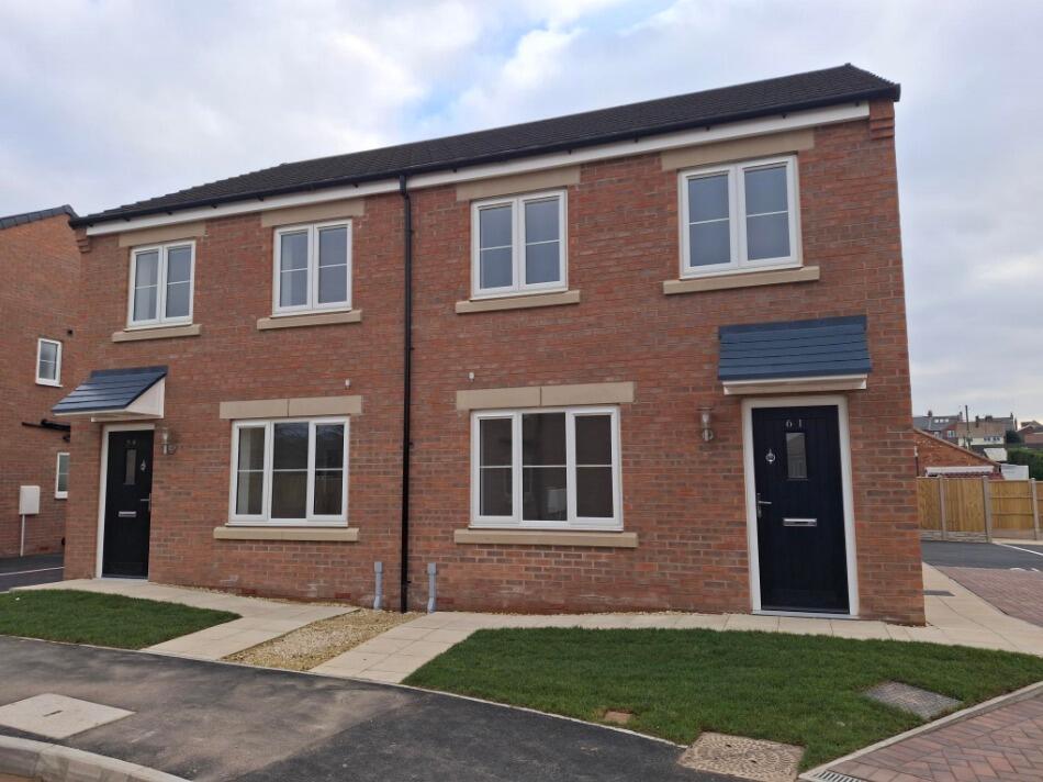 3 bedroom semi-detached house