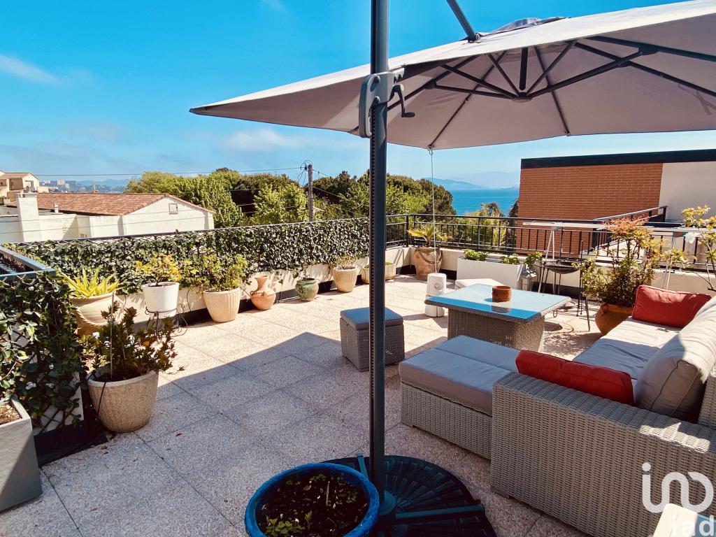 3 bedroom flat for sale in Marseille, France