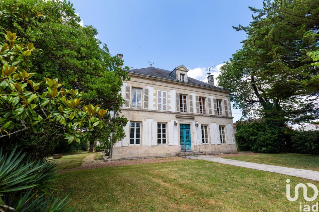 5 bedroom villa for sale in Saintjeand'angély, France