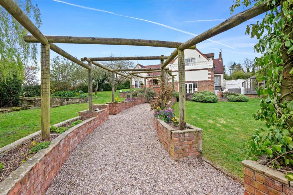 6 bedroom detached house for sale in Callow Hill, Redditch, Worcestershire, B97