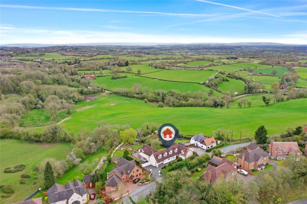 6 bedroom detached house for sale in Callow Hill, Redditch