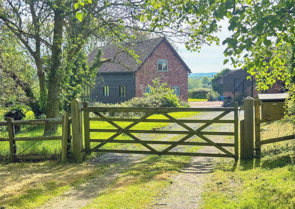3 bedroom barn conversion for sale in Upton Snodsbury, Worcester
